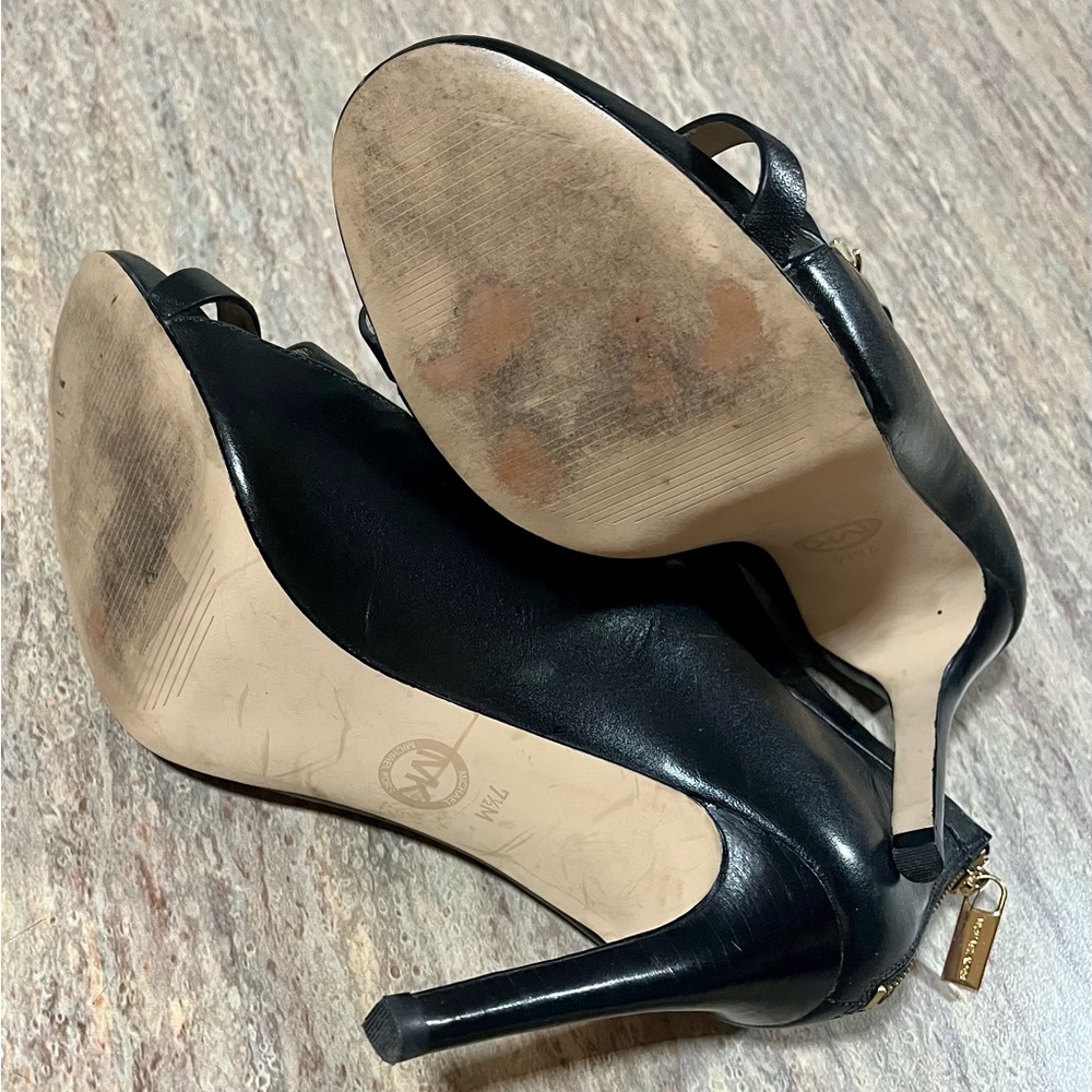 Michael Kors heeled leather sandals. - Picture 16 of 16